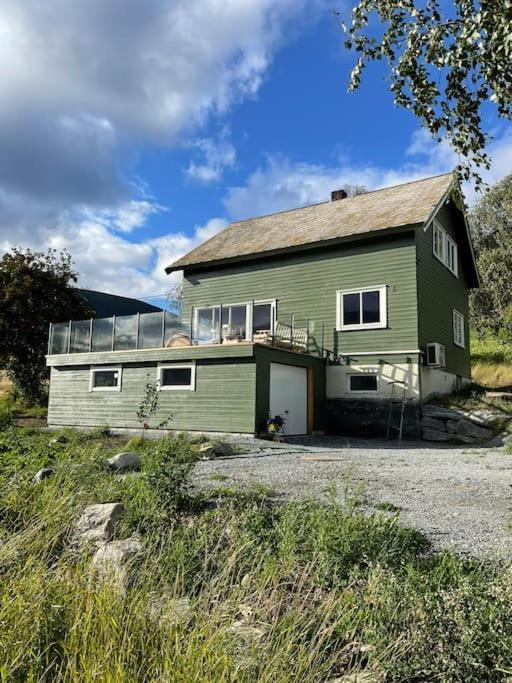 Stort Og Autentisk Hus I Skjak - Kort Vei Til Lom! Buitenkant foto