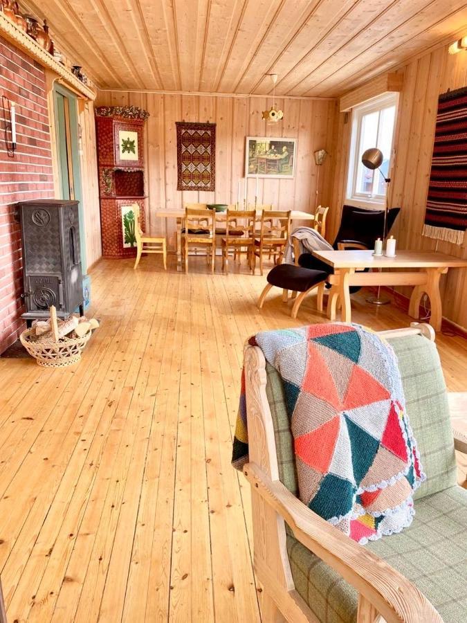 Stort Og Autentisk Hus I Skjak - Kort Vei Til Lom! Buitenkant foto