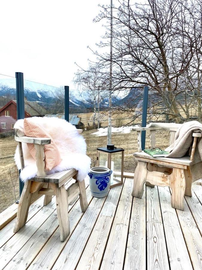 Stort Og Autentisk Hus I Skjak - Kort Vei Til Lom! Buitenkant foto